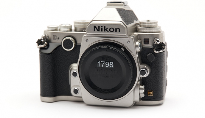Nikon DF Silver / 16MP